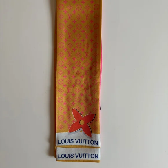 Pre owned Louis Vuitton Bandeau Silk Scarf Monogram Pink/Gold - Picture 5 of 6